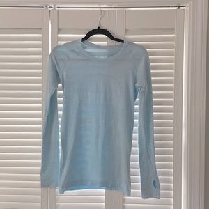 Lululemon size 6, blue long sleeve